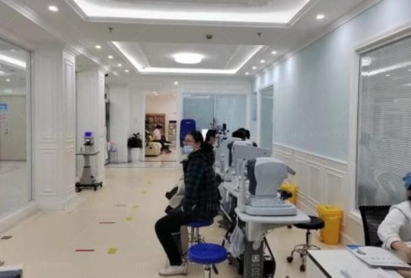 乌鲁木齐麦迪格眼科医院验光区