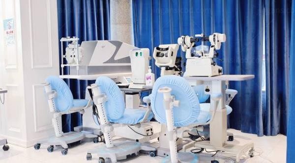 西安麦迪格眼科医院检查室