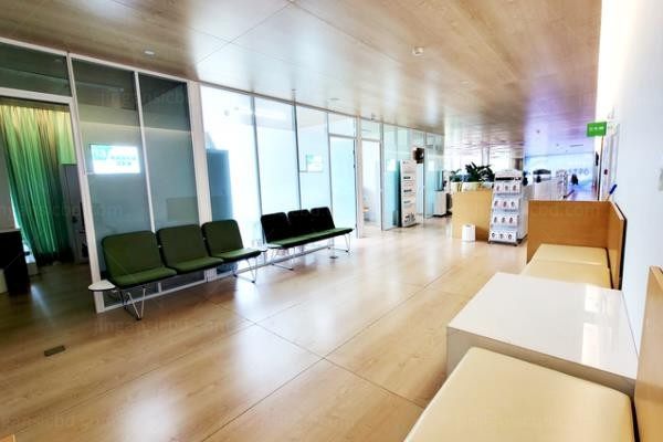 乌鲁木齐美尼康眼科医院候诊区