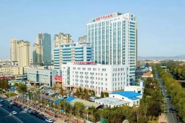  日照市中心医院眼科价格表：近视手术8600|白内障2900|角膜塑形镜7410元起一副www.jingansicbd.com