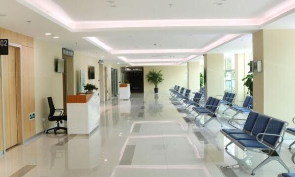 昆山爱尔眼耳鼻喉医院大厅