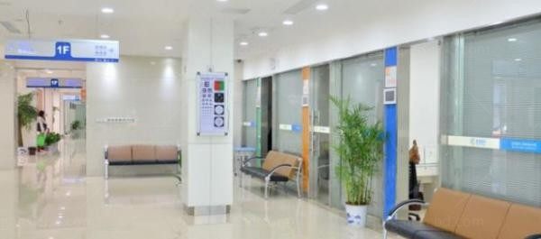 南昌红谷滩普瑞眼科医院候诊区