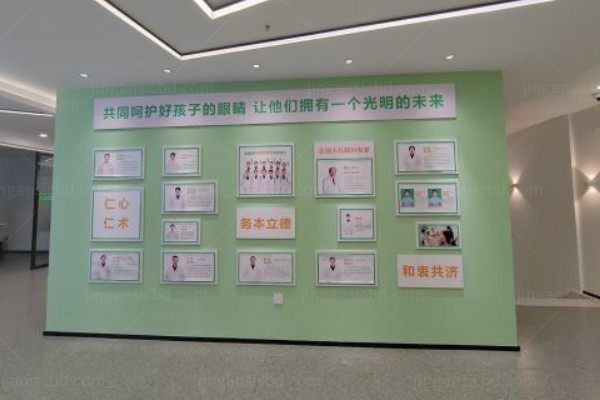 成都渥迪眼科走廊.jpg