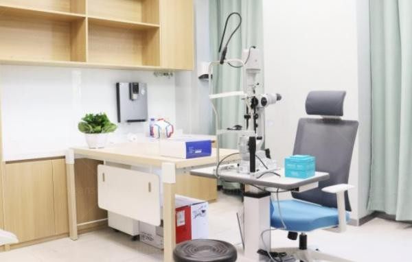 奉节爱尔眼科医院办公室