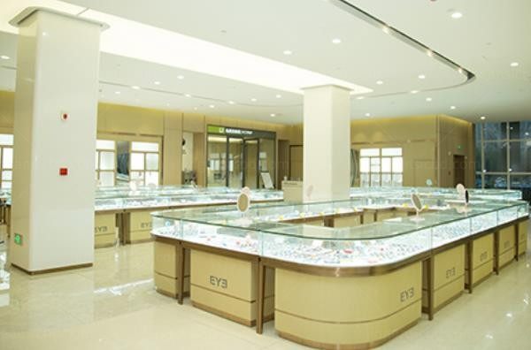 滨州沪滨爱尔眼科医院价格表镜展区