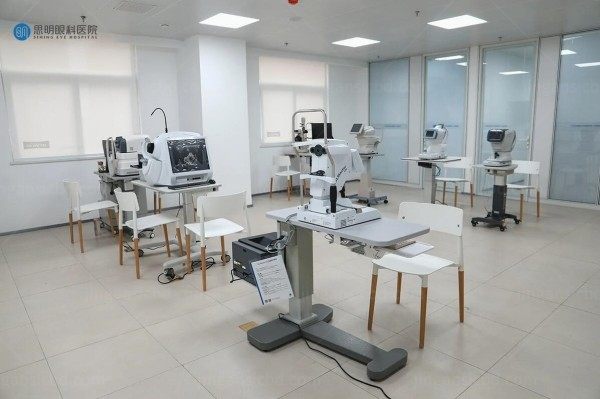 新乡思明眼科医院检查室