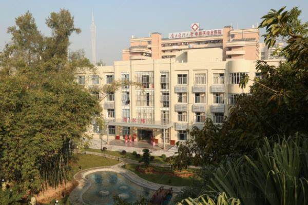 南方医科大学中西医结合医院眼科价格表公布!(近视手术1.35W-3.65W|白内障5K-3.3W).jpg.www.jingansicbd.com