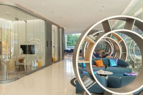 深圳西柚爱尔眼科门诊部室内