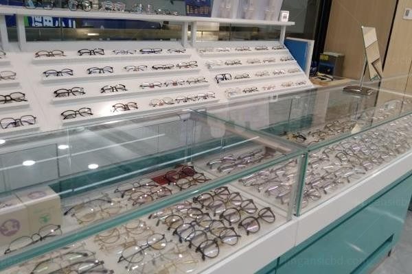 广州华厦维尔视眼科中心配镜区