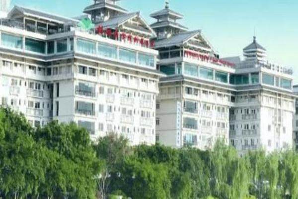 桂林医学院附属医院眼科白内障手术费用www.jingansicbd.com