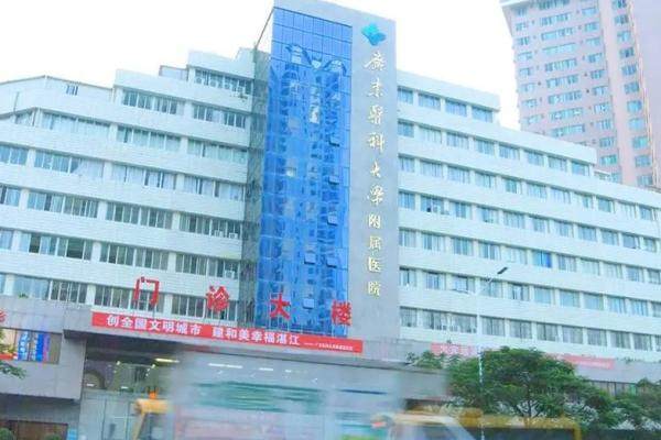 广东医科大学附属医院眼科近视眼手术价格表公布：半飞秒19700/全飞秒23700/晶体植入31200元起.jpg