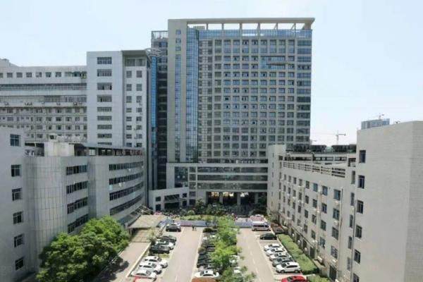 吉安市中心人民医院眼科价格表www.jingansicbd.com.jpg