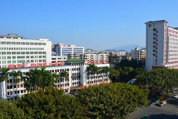 肇庆市中医院眼科价格表：近视眼手术11900/青光眼3000/白内障4250元起.jpg