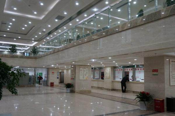 重庆市中医院近视眼手术价格公布www.jingansicbd.com.jpg