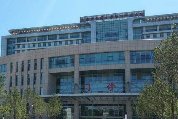 天津中医药大学第二附属医院近视眼手术价格表公布：半飞秒11900/全飞秒18700/晶体植入25900起.jpg