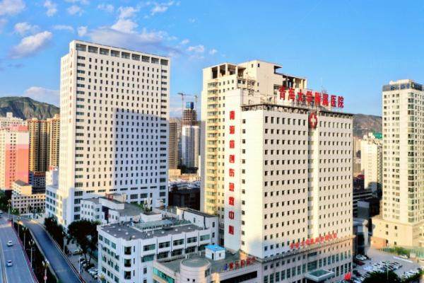 青海大学附属医院眼科怎么挂号？app/现场/微信等多种挂号方式另附眼科价格表