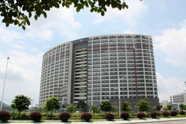 肇庆市第一人民医院眼科做近视眼手术多少钱？jingansicbd.com