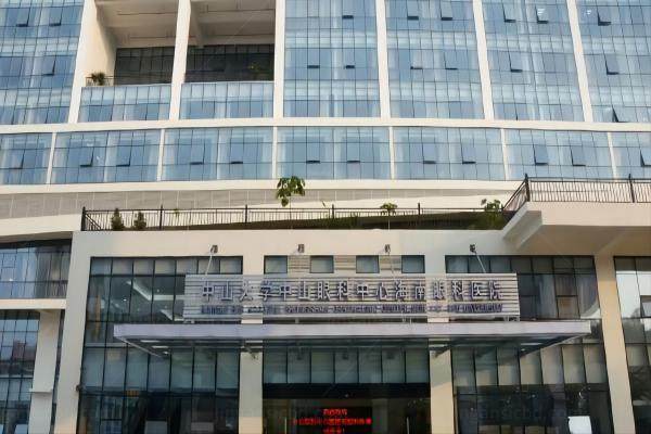 海南省眼科医院近视眼手术价格表含飞秒手术费用12500元起|晶体植入29500元起