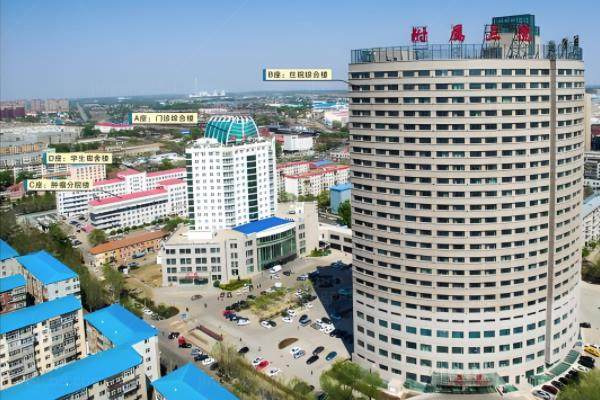 www.jingansicbd.com齐齐哈尔医学院附属第三医院眼科价格表:近视眼手术16500元起/白内障手术5560元起/青光眼手术2870元起.jpg