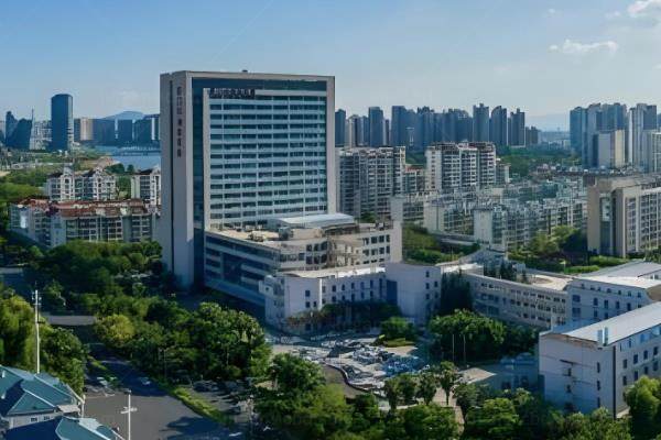 www.jingansicbd.com厦门市海沧医院眼科手术费用:包含近视手术|白内障手术|青光眼手术的费用.jpg
