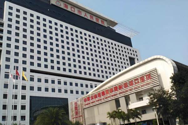 海口市人民医院眼科做白内障多少钱?单焦点4500元起|双焦点13000元起|三焦点24800元起www.jingansicbd.com.jpg