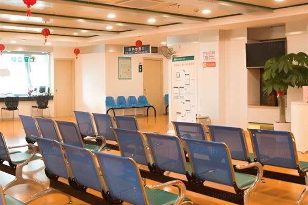 福建省人民医院眼科做白内障手术费用?单焦5400元起|双焦13600元起|三焦21800元起www.jingansicbd.com.jpg
