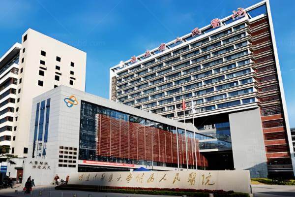 福建省人民医院眼科做白内障手术费用?单焦5400元起|双焦13600元起|三焦21800元起www.jingansicbd.com.jpg