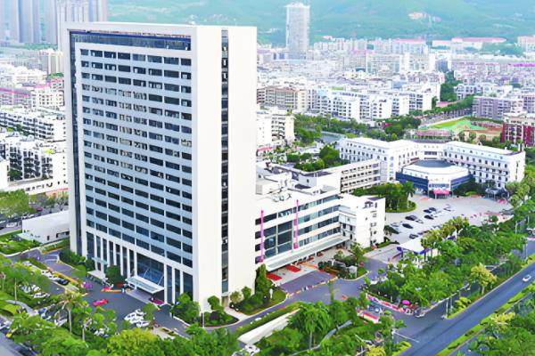 厦门眼科医院做白内障多少钱?含厦门市海沧医院|复旦大学附属中山医院厦门医院等医院的价格www.jingansicbd.com.jpg