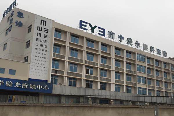 南宁眼科医院做眼科手术多少钱?含近视手术/白内障/青光眼等手术价格表www.jingansicbd.com.jpg