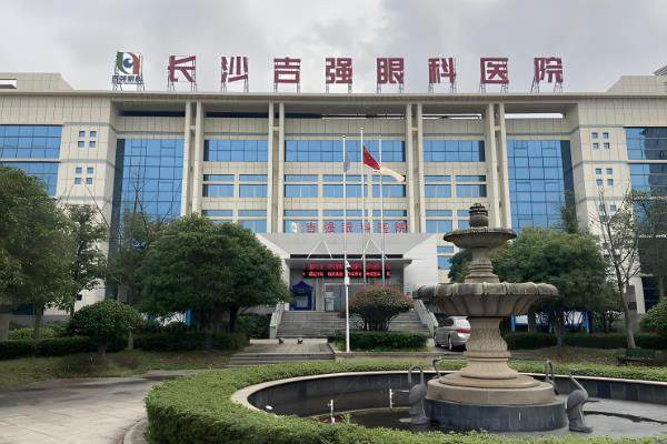 湖南长沙县眼科手术医生名单含:应晓勇/岳辉/何书喜/刘晓萍等医生www.jingansicbd.com.jpg