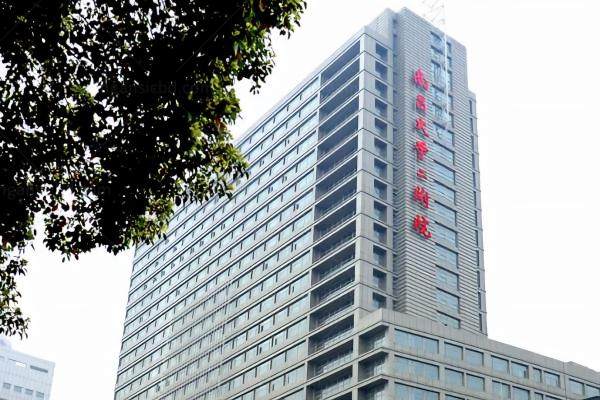 南昌二附院眼科近视手术价格公布www.jingansicbd.com