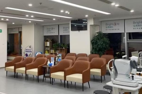 北京至亮眼科诊所休息区