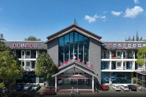安顺光明眼科近视手术价格www.jingansicbd.com.jpg
