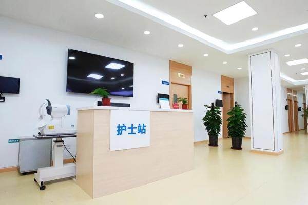 上海和平眼科医院全飞秒价格www.jingansicbd.com