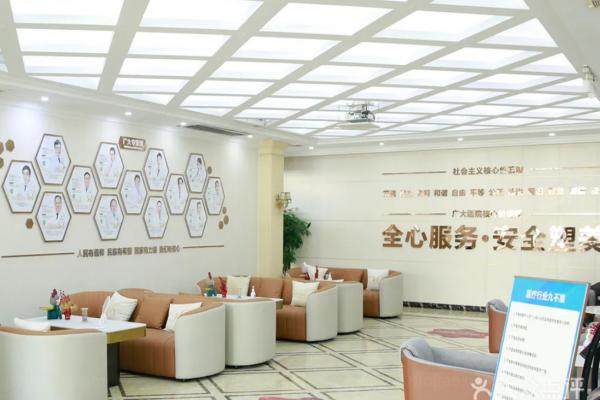 广州广大整形医院何锦泉医生简介yimei.360tulou.com