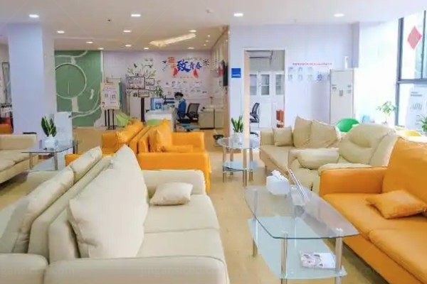 柳州爱尔眼科医院收费价格表含:近视手术全飞秒价格以及眼底病价格www.jingansicbd.com.jpg