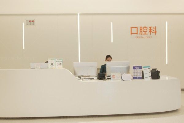 深圳博爱曙光医院口腔科医生团队怎么样?刘佺隐形矫正/黄盛兴疑难种植kouqiang.360tulou.com.jpg