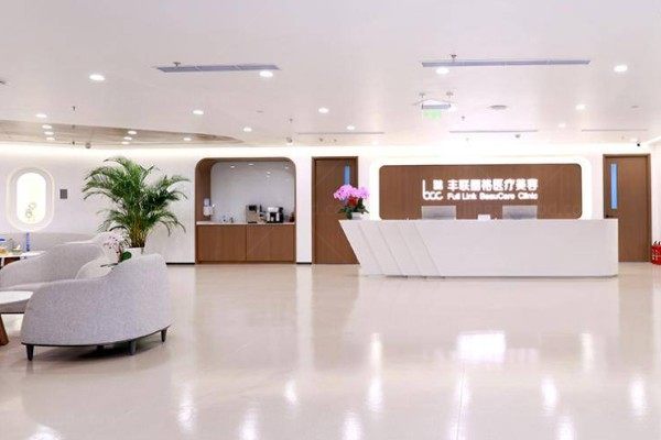 北京丰联丽格医疗美容师丽丽修复双眼皮怎么样?双眼皮修复技术好,口碑爆棚.jpg