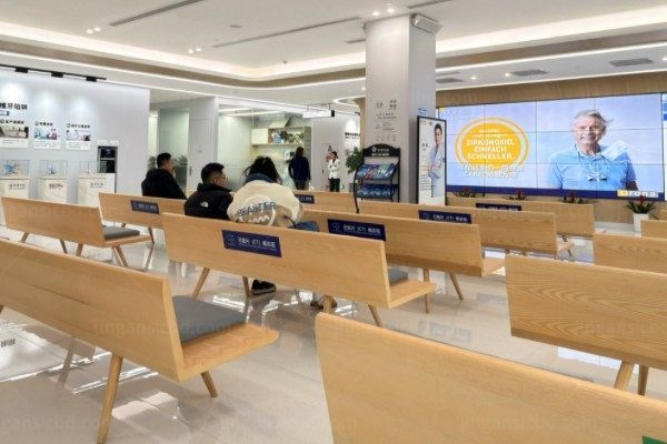 成都西南口腔医院候诊区