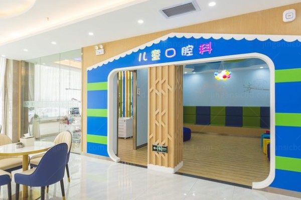 广州三仁口腔价格表公布:种植牙2680+/牙齿矫正6666+/洗牙48+.jpg