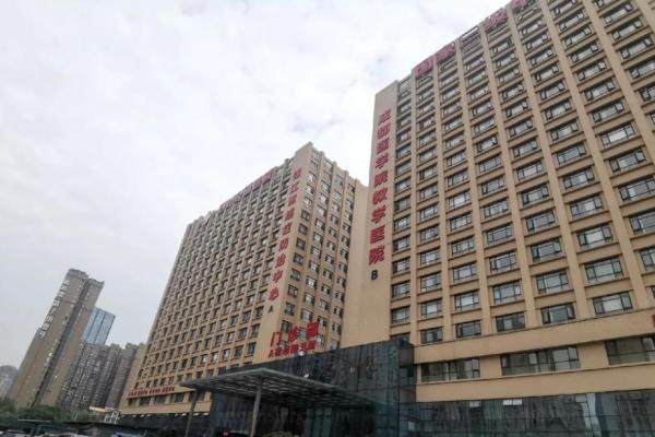 成都友谊整形医院医生.jpg