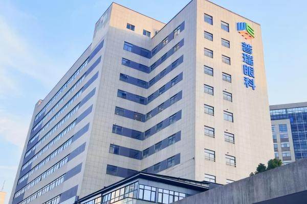 湖北普瑞眼科医院做手术怎么样.jpg