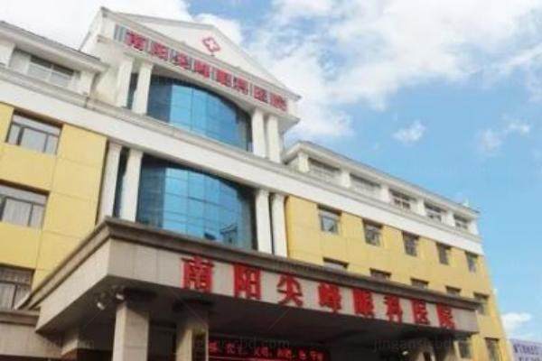 尖峰眼科集团刘保松.jpg