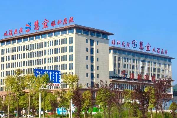 恩施慧宜眼科医院包煜芝医生技术怎么样?手术技术精湛且经验丰富，口碑在患者信赖和公益付出中日益提升