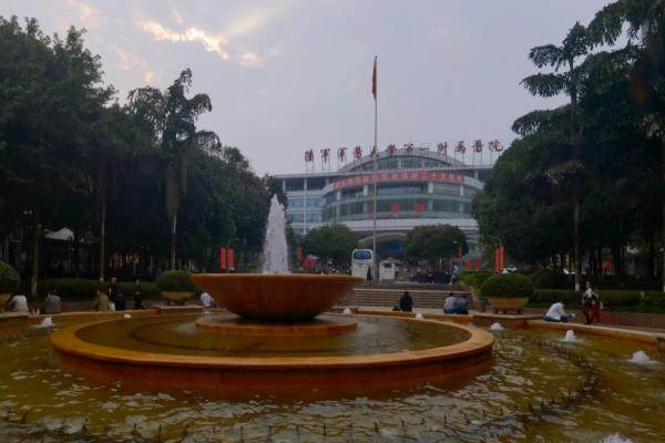 重庆西南医院眼科医生哪个好？多位优秀医生坐诊，重庆西南医院眼科口碑怎么样及价格表大揭秘