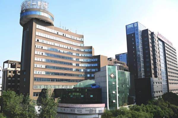 南昌大学第二附属医院眼科哪个医生好？汪昌运博导治青光眼挂号费25元起附院区划算情况