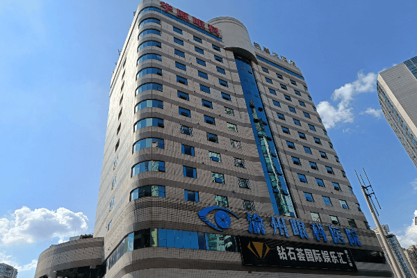 渝州华厦眼科医院近视手术价格15800元起，与其他医院对比有优势，术后视力恢复快值得选 