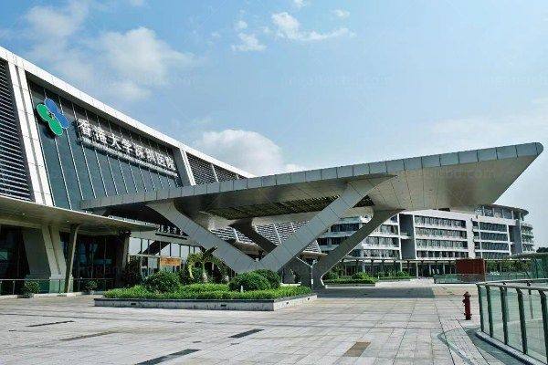 香港大学深圳医院眼科近视价格：含半飞秒/全飞秒/ICL晶体等详细收费价格