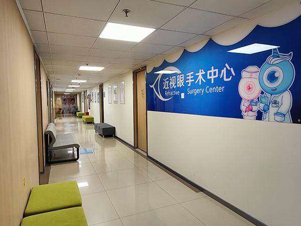 北京爱尔福康眼科近视眼手术费用8500 - 18000元双眼，术后康复成本及影响价格因素全揭秘 